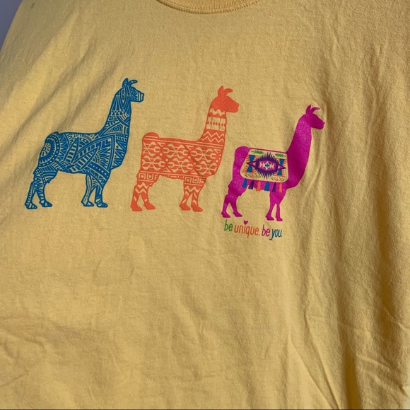 be unique. be you.” Llama Graphic Gildan Tee Sz XL - Picture 3 of 4